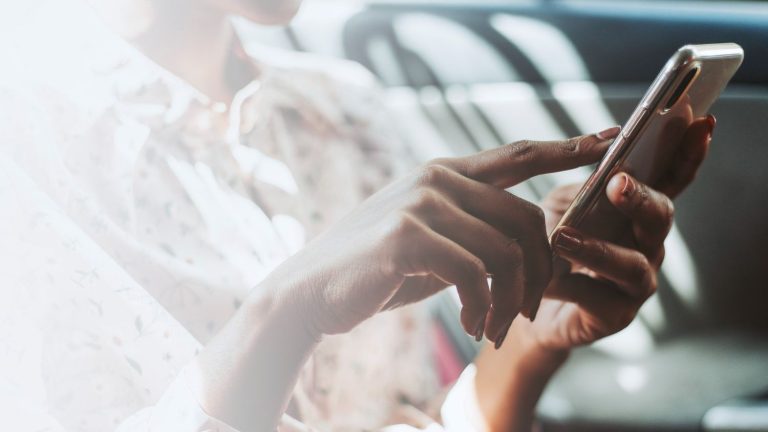 réseaux sociaux smartphone